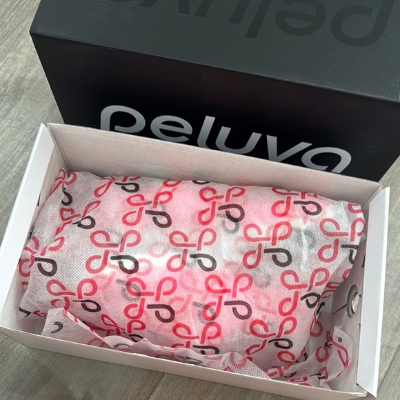 Peluva Women's Toes Shoes - Picture 7 of 9